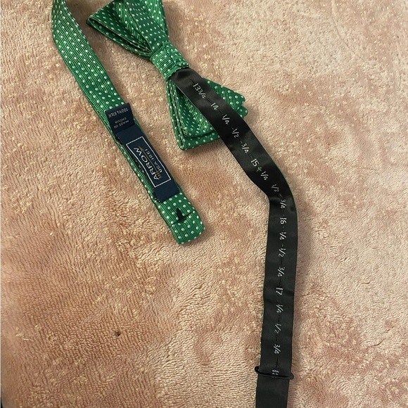 Arrow Green Bow Tie with White Dots - Picture 8 of 9